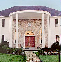 Камень Дикарь рельефный